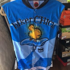 Sleeveless biking shirt